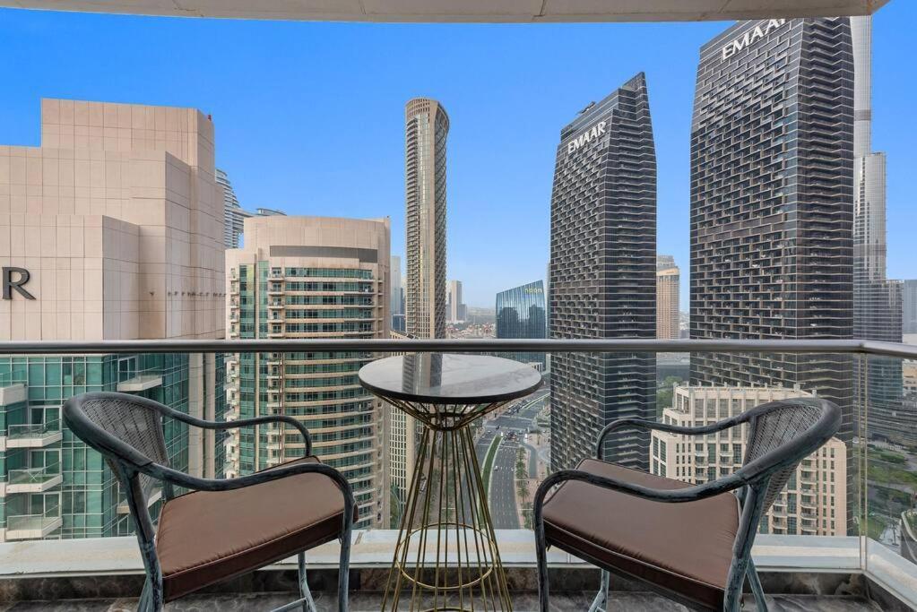 First Class 2br Stunning Fountain View *