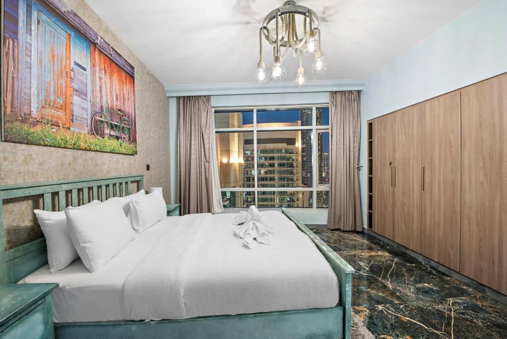 Apartment First Class 2br Stunning Fountain View Dubai