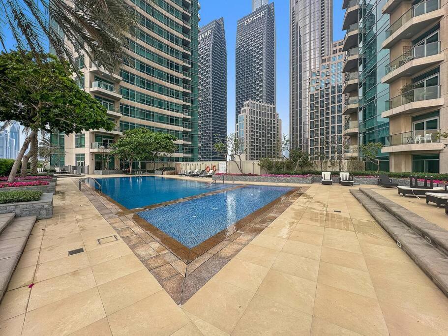 First Class 2br Stunning Fountain View Apartment Dubai