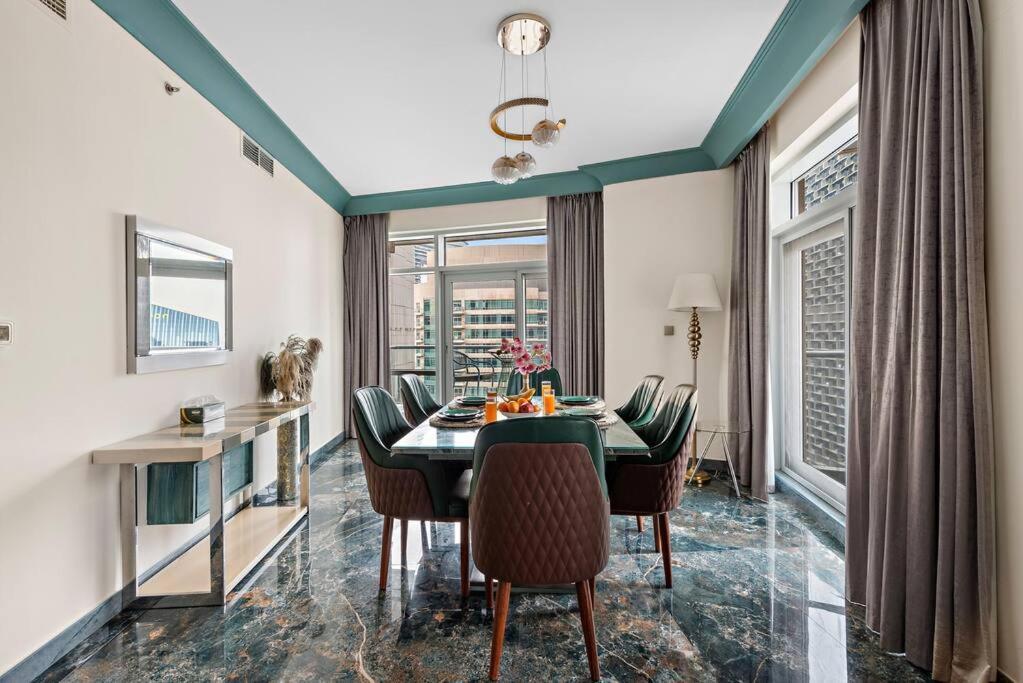 First Class 2br Stunning Fountain View Dubai