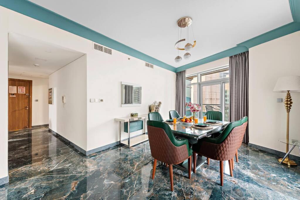 First Class 2br Stunning Fountain View Apartment Dubai