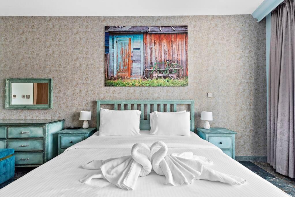 First Class 2br Stunning Fountain View *