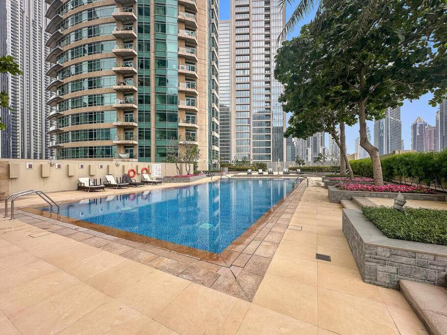 First Class 2br Stunning Fountain View Apartment *