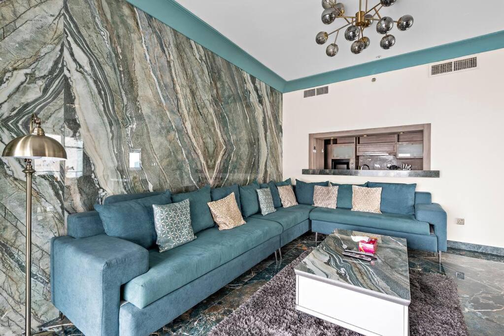 First Class 2br Stunning Fountain View * Dubai